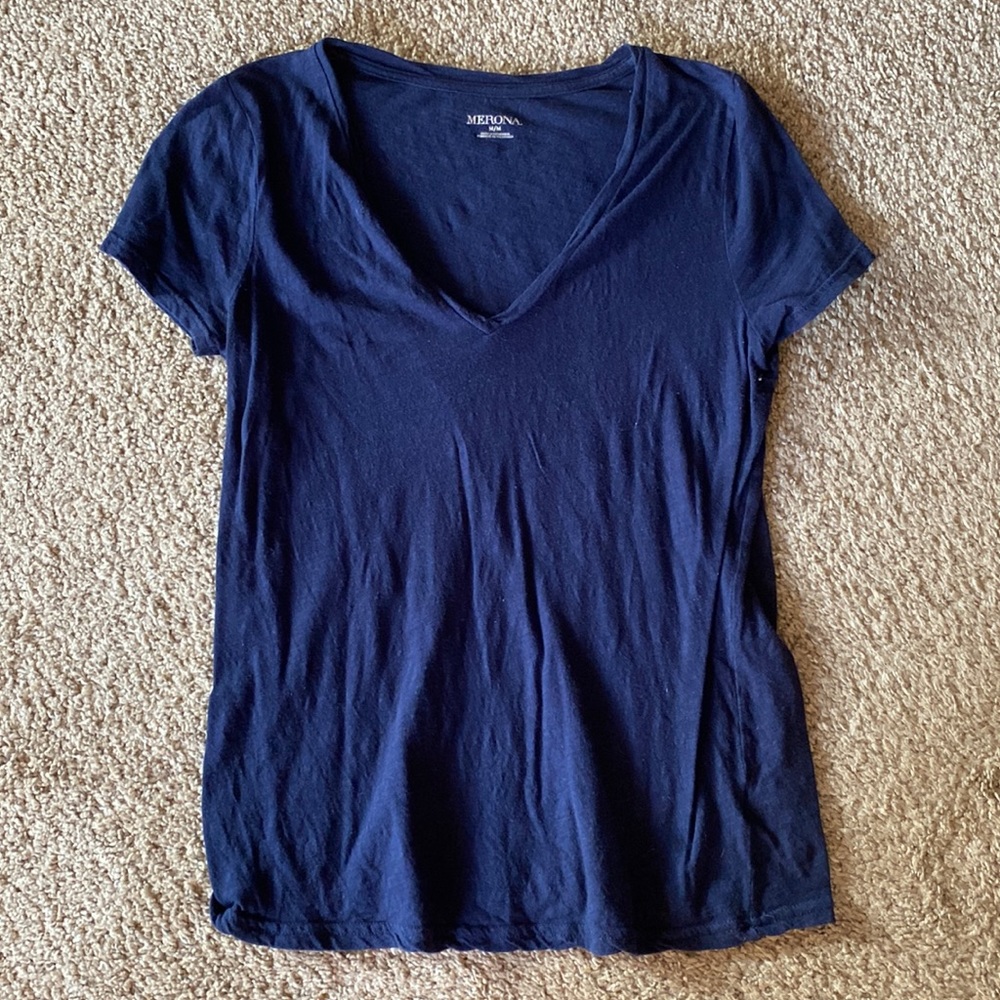 Short sleeve V-neck.